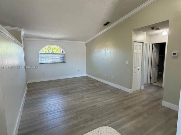 3375 W 76th St 211, Hialeah FL 33018