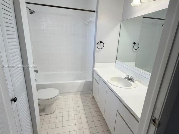 3375 W 76th St 211, Hialeah FL 33018