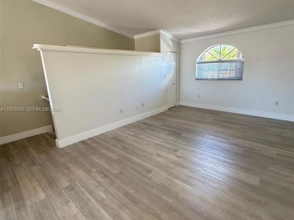 3375 W 76th St 211, Hialeah FL 33018