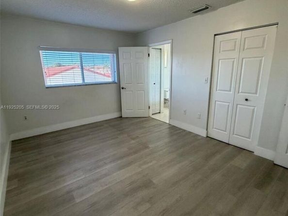 3375 W 76th St 211, Hialeah FL 33018