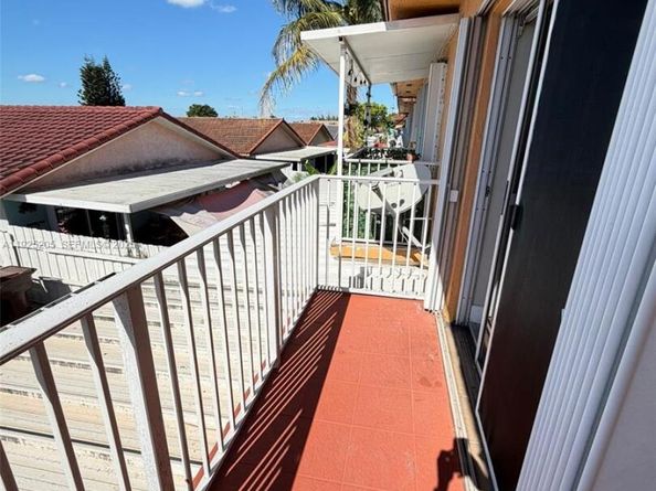 3375 W 76th St 211, Hialeah FL 33018