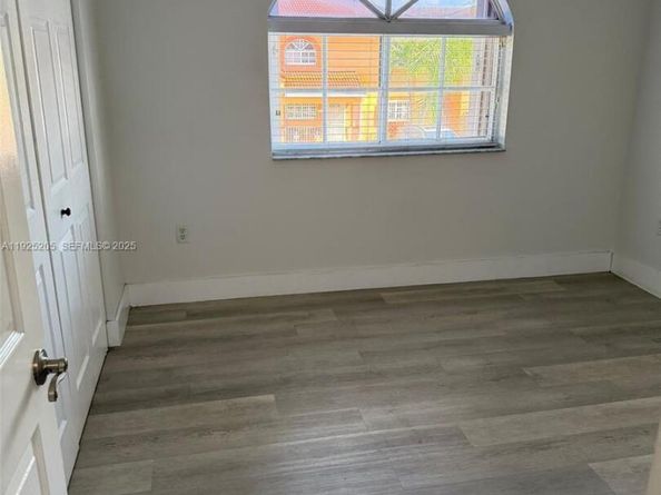3375 W 76th St 211, Hialeah FL 33018