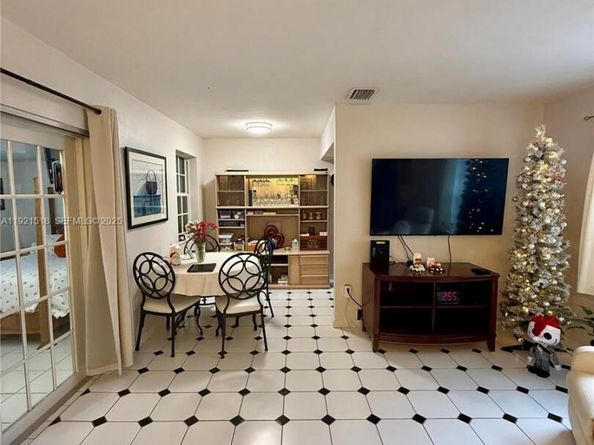 8070 NW 176th St, Hialeah FL 33015