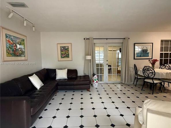 8070 NW 176th St, Hialeah FL 33015