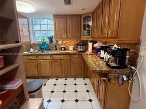 8070 NW 176th St, Hialeah FL 33015