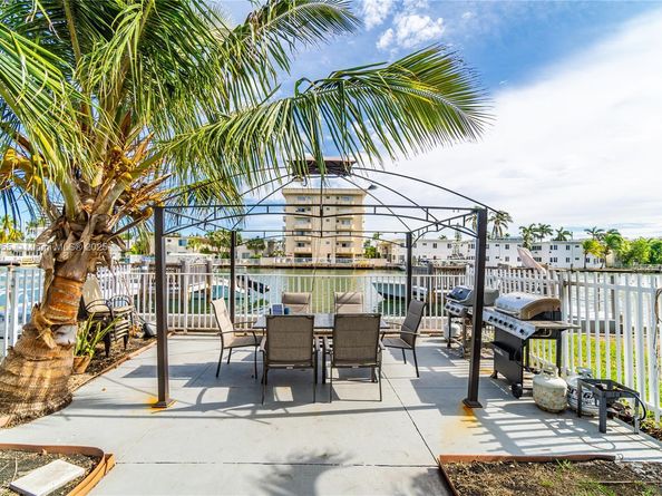 8335 E Crespi Blvd 4, Miami Beach FL 33141