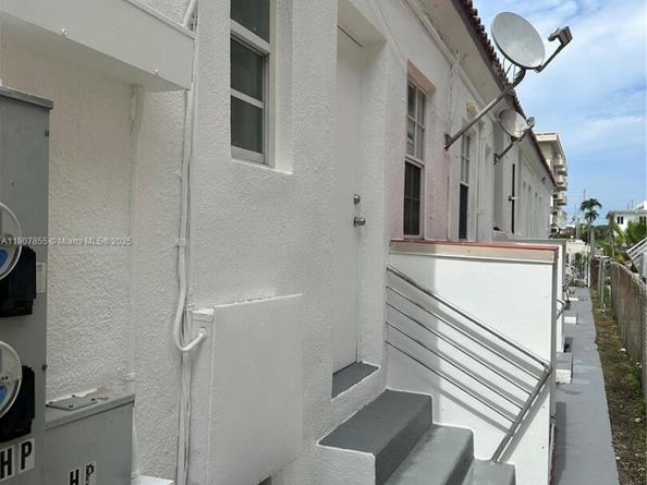 8335 E Crespi Blvd 4, Miami Beach FL 33141