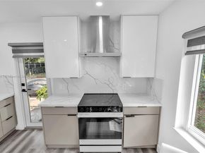 886 NE 134th St, North Miami FL 33161