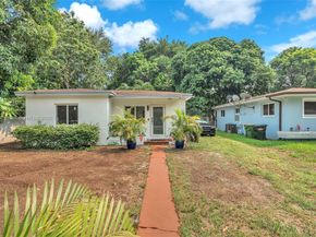 886 NE 134th St, North Miami FL 33161