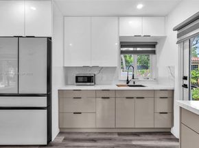 886 NE 134th St, North Miami FL 33161