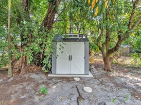 886 NE 134th St, North Miami FL 33161