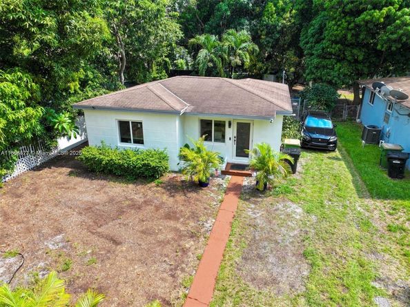886 NE 134th St, North Miami FL 33161