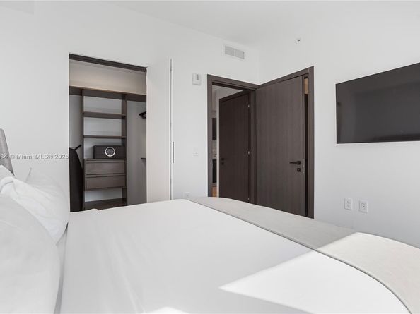 398 NE 5th St 1811, Miami FL 33132