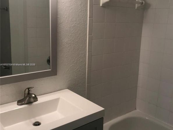 8463 NW 4th Ct 8463, Miami FL 33150