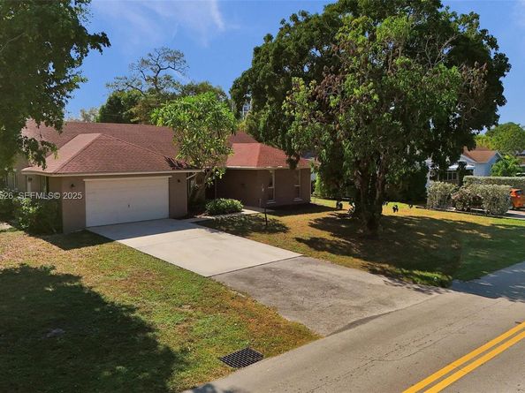 620 NE 2nd St, Pompano Beach FL 33060