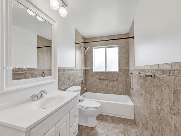 620 NE 2nd St, Pompano Beach FL 33060