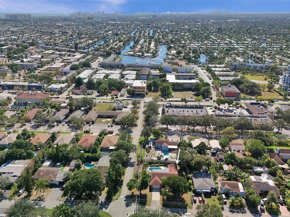 620 NE 2nd St, Pompano Beach FL 33060