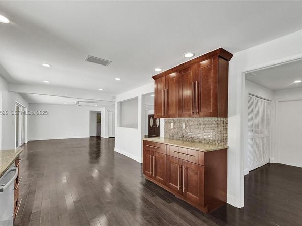 620 NE 2nd St, Pompano Beach FL 33060