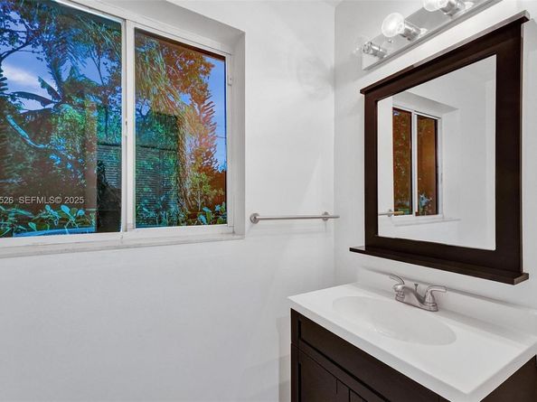 620 NE 2nd St, Pompano Beach FL 33060