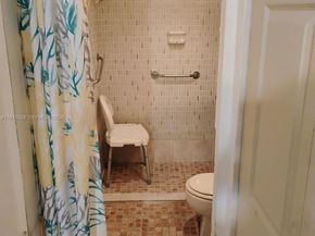 447 NE 195th St 414, Miami FL 33179