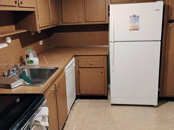 447 NE 195th St 414, Miami FL 33179