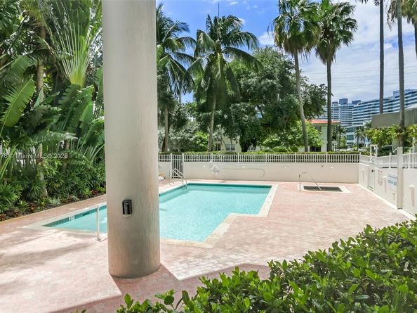 1621 Bay Rd 506, Miami Beach FL 33139