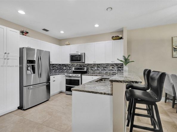 3237 NW 32nd Ter, Oakland Park FL 33309