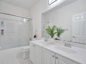 3237 NW 32nd Ter, Oakland Park FL 33309