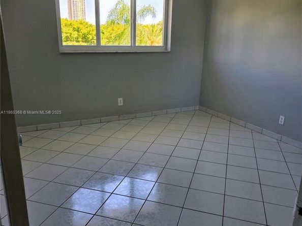 501 Blue Heron Dr 315A, Hallandale Beach FL 33009