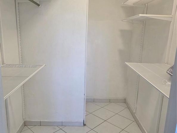 501 Blue Heron Dr 315A, Hallandale Beach FL 33009
