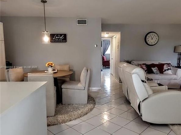 501 Blue Heron Dr 315A, Hallandale Beach FL 33009