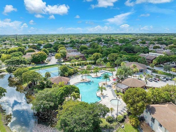 6455 SW SW 116th Pl C, Miami FL 33173