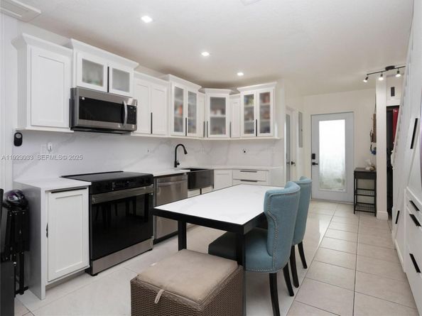 437 SW 3rd St 2, Miami FL 33130