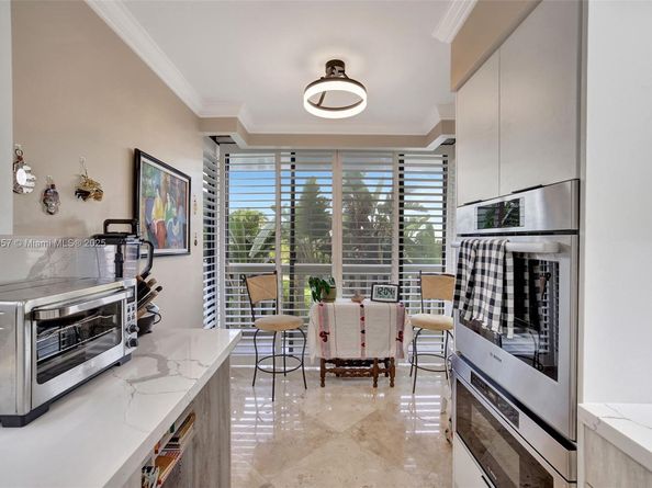 1000 ISLAND Blvd 302, Aventura FL 33160