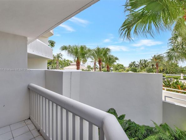 1000 ISLAND Blvd 302, Aventura FL 33160