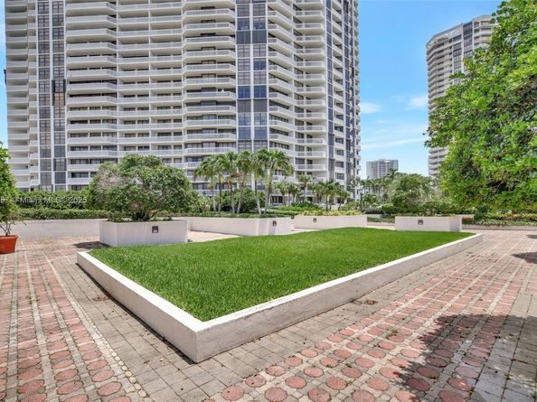 1000 ISLAND Blvd 302, Aventura FL 33160