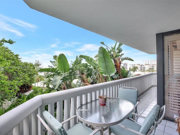 1000 ISLAND Blvd 302, Aventura FL 33160
