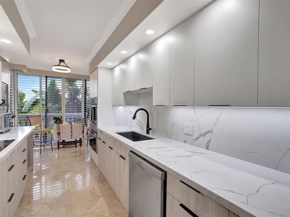 1000 ISLAND Blvd 302, Aventura FL 33160