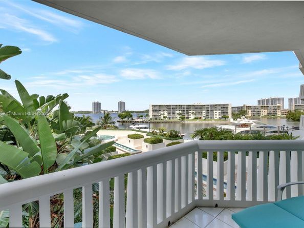 1000 ISLAND Blvd 302, Aventura FL 33160