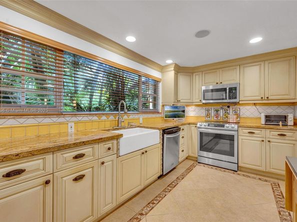 4187 S Le Jeune Rd, Miami FL 33133