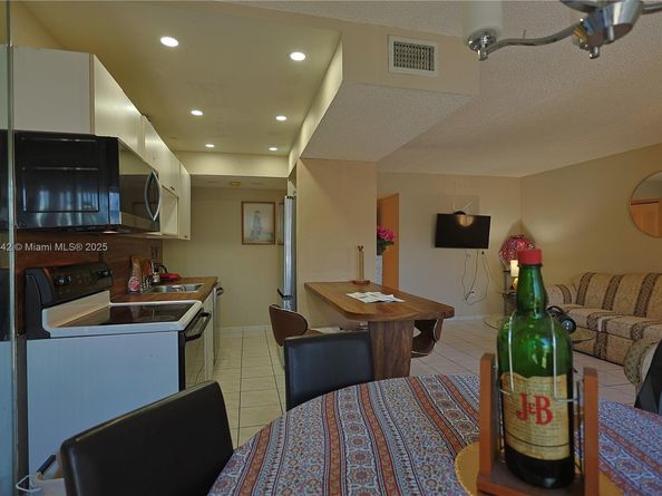 9340 W Flagler St 104B, Miami FL 33174