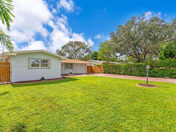 8860 NW 15th St, Pembroke Pines FL 33024