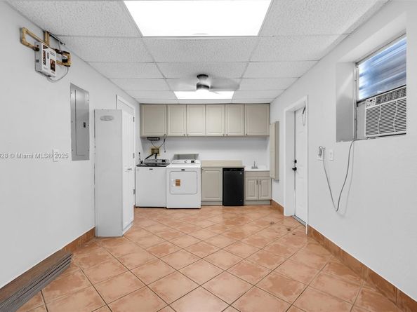 8860 NW 15th St, Pembroke Pines FL 33024