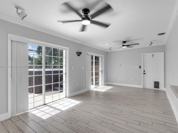 8860 NW 15th St, Pembroke Pines FL 33024