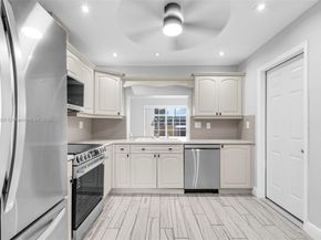 8860 NW 15th St, Pembroke Pines FL 33024