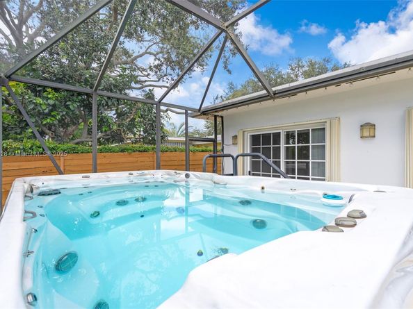 8860 NW 15th St, Pembroke Pines FL 33024