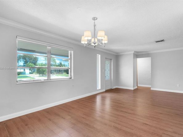 8860 NW 15th St, Pembroke Pines FL 33024