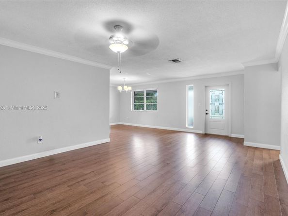 8860 NW 15th St, Pembroke Pines FL 33024