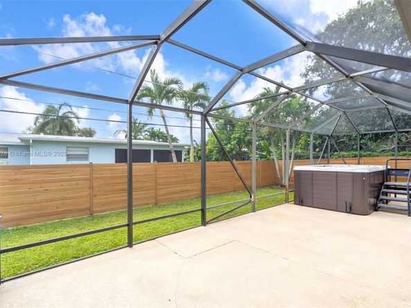 8860 NW 15th St, Pembroke Pines FL 33024