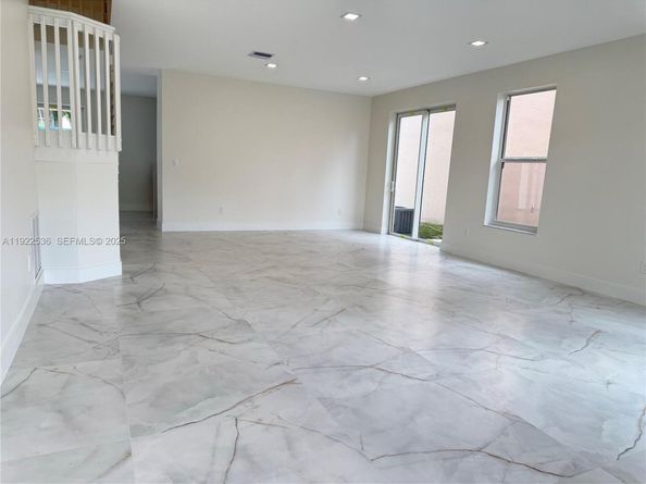 15254 SW 109th St, Miami FL 33196